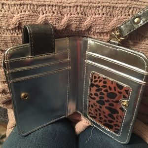 STEVE MADDEN SMALL WRISTLET LITTLE BIT OF WEAR